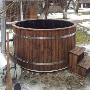 Hottub with outside heater and spruce wood_08